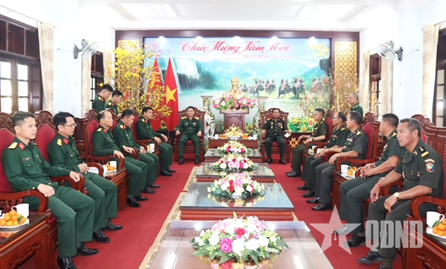 Tiểu khu Quân sự tỉnh Mondulkiri (Vương quốc Campuchia) chúc Tết Bộ CHQS tỉnh Đắk Lắk